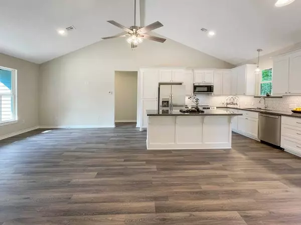 275 Tobacco Road, Brookeland, TX 75931