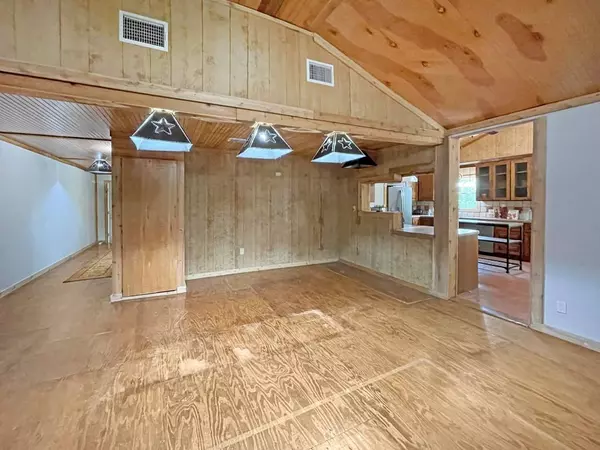 207 Arrowcrest Drive, Brookeland, TX 75931