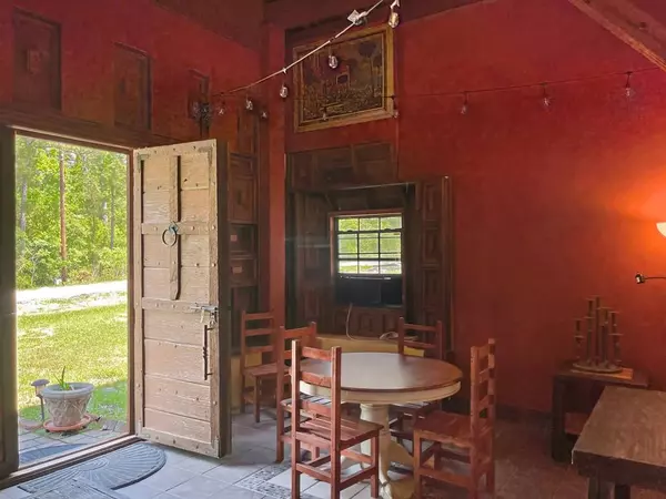 223 Oakhaven Drive, Brookeland, TX 75931