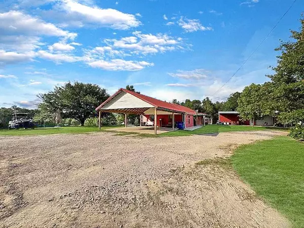 341 Red Wolf Lane, Brookeland, TX 75931