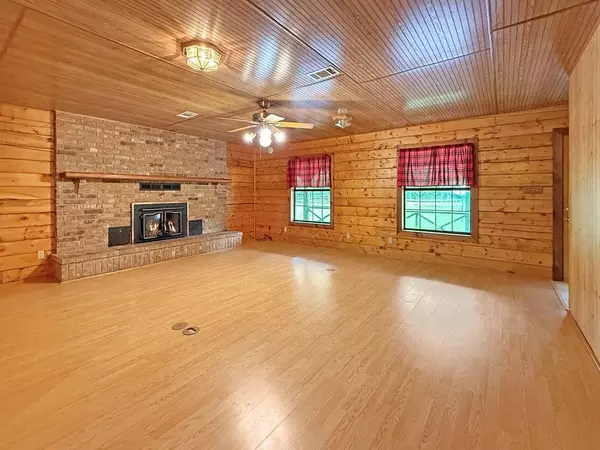 1517 County Road 4250, Woodville, TX 75979