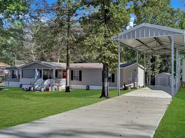 460 Pinemont Drive, Hemphill, TX 75948