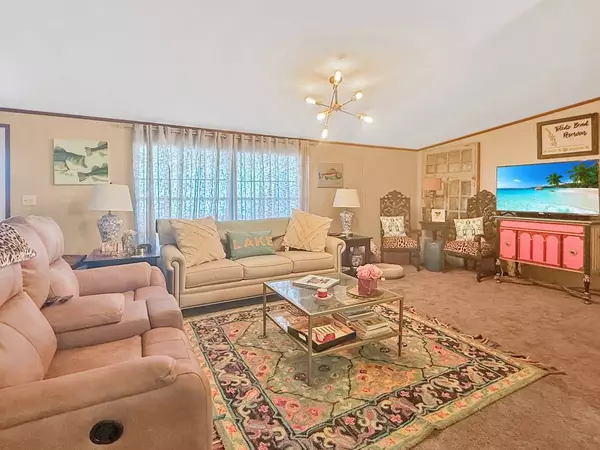 460 Pinemont Drive, Hemphill, TX 75948