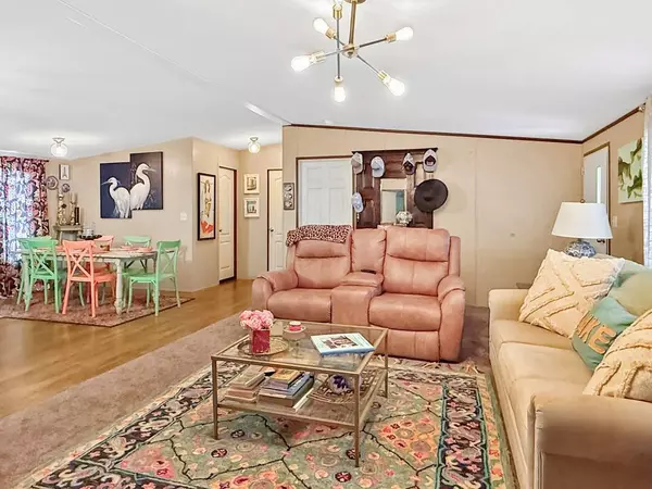 460 Pinemont Drive, Hemphill, TX 75948