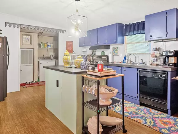 460 Pinemont Drive, Hemphill, TX 75948