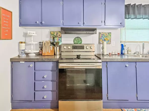 460 Pinemont Drive, Hemphill, TX 75948