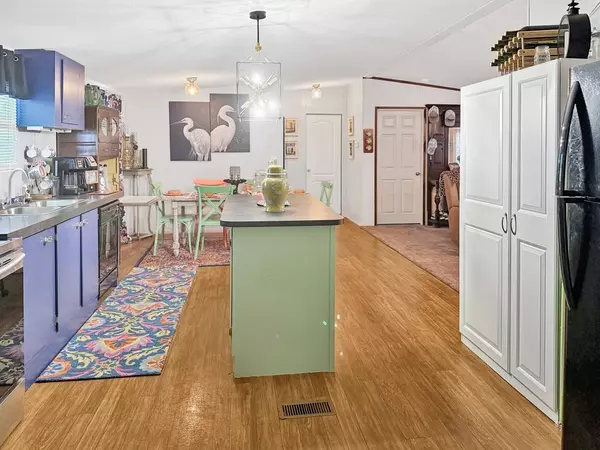 460 Pinemont Drive, Hemphill, TX 75948