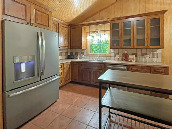 207 Arrowcrest Drive, Brookeland, TX 75931