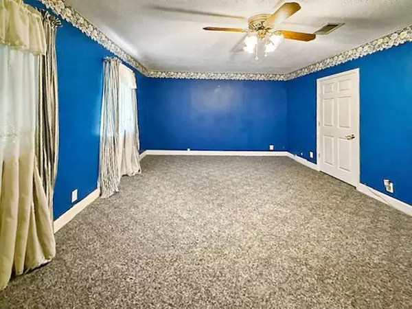 412 Neal Street, Jasper, TX 75951