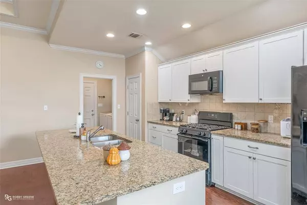 1701 Avondale Court, Bossier City, LA 71112