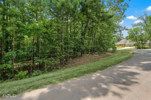 140 Oak Leaf Trail, Benton, LA 71006