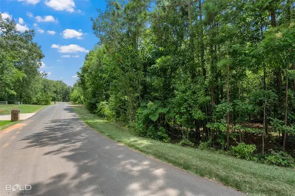 140 Oak Leaf Trail, Benton, LA 71006