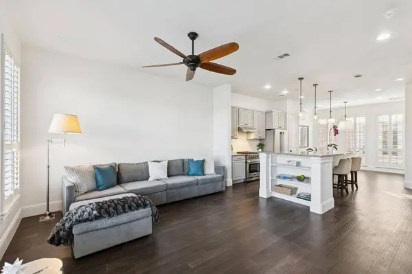 6807 Plaza Via, Irving, TX 75039