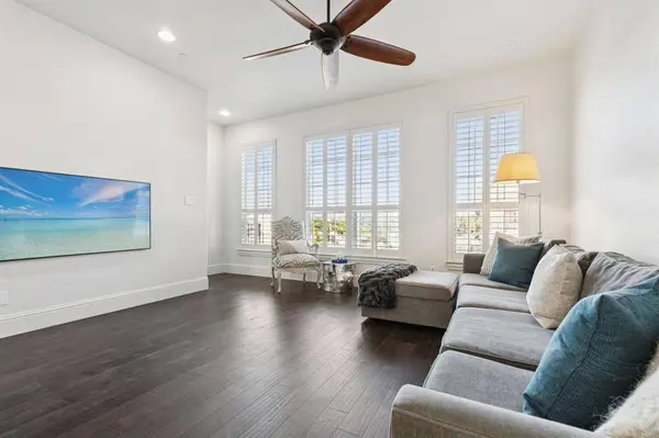 6807 Plaza Via, Irving, TX 75039