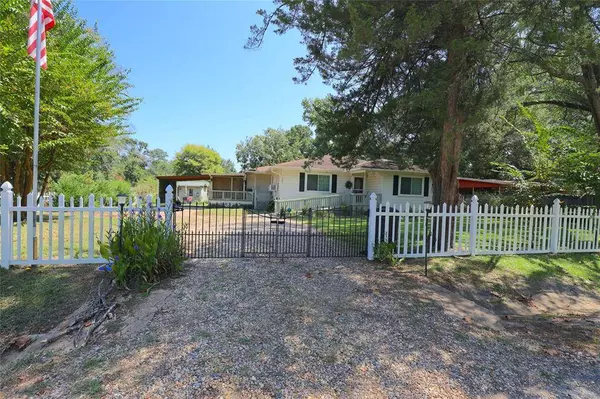 1005 Susan, Mansfield, LA 71052