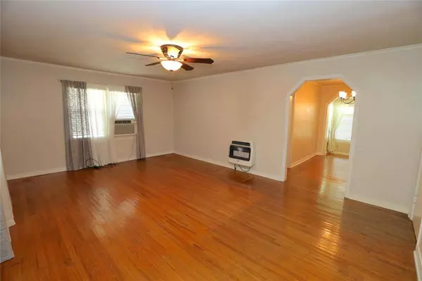 1005 Susan, Mansfield, LA 71052