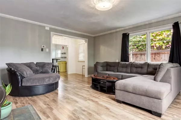 119 Pine St, Nanaimo, BC V9R 2B4