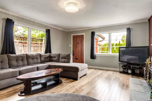 119 Pine St, Nanaimo, BC V9R 2B4