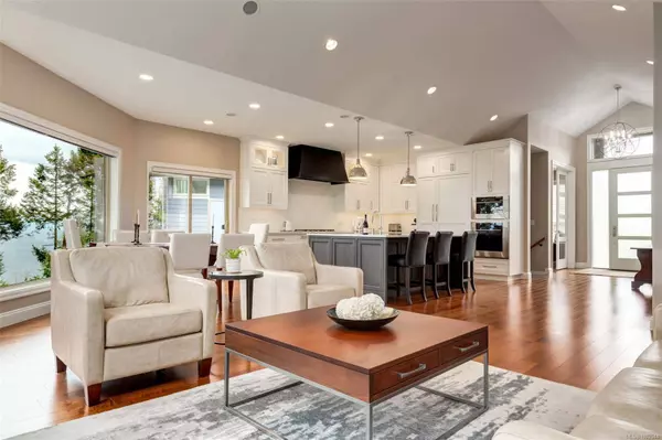 3768 Oak Crest Pl, Nanaimo, BC V9T 6H3