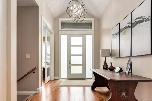 3768 Oak Crest Pl, Nanaimo, BC V9T 6H3