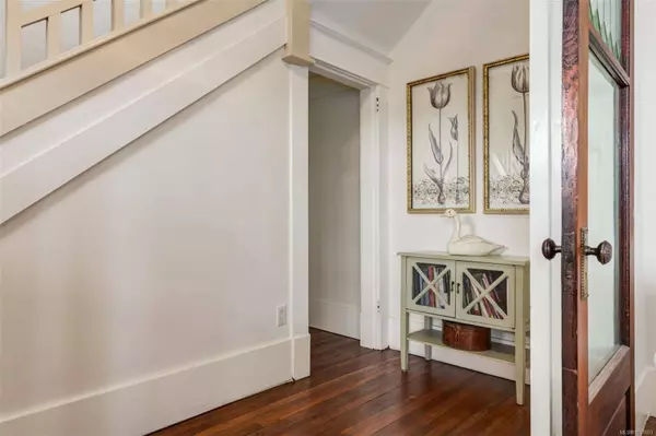 302 Victoria Rd, Nanaimo, BC V9R 4P9