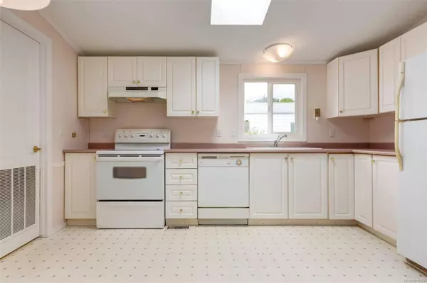 1011 Collier Cres, Nanaimo, BC V9R 6K6