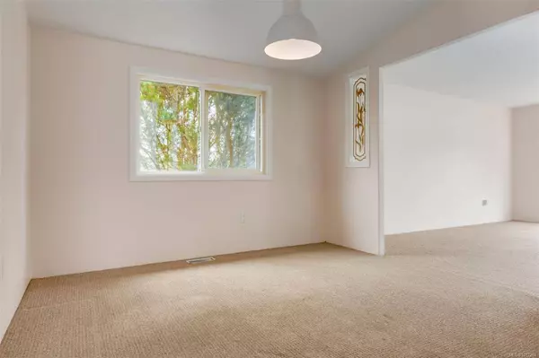 1011 Collier Cres, Nanaimo, BC V9R 6K6