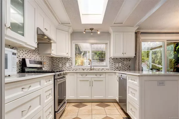 1060 Murchie WAY, Nanaimo, BC V9R 6K6