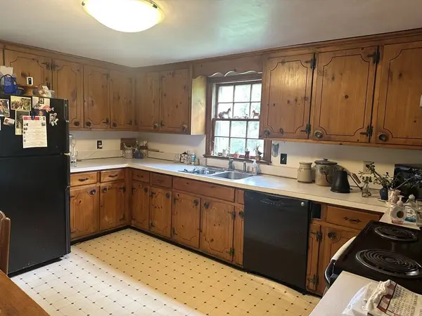 42 Grove Street, Topsfield, MA 01983