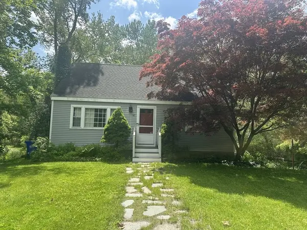 42 Grove Street, Topsfield, MA 01983