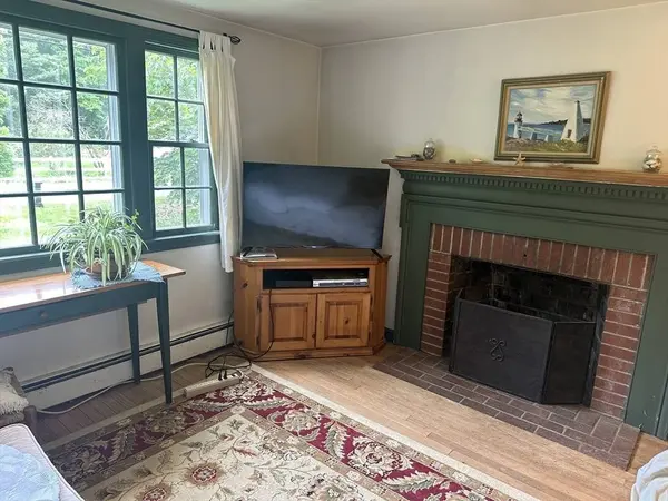 42 Grove Street, Topsfield, MA 01983