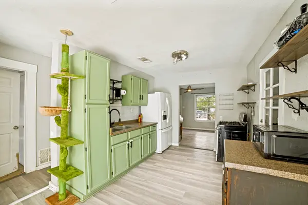 242 Rosabell Dr, San Antonio, TX 78228-6044