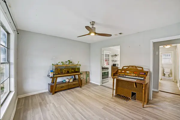 242 Rosabell Dr, San Antonio, TX 78228-6044