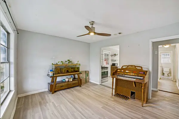 242 Rosabell Dr, San Antonio, TX 78228-6044