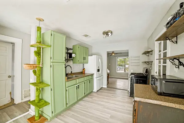 242 Rosabell Dr, San Antonio, TX 78228-6044