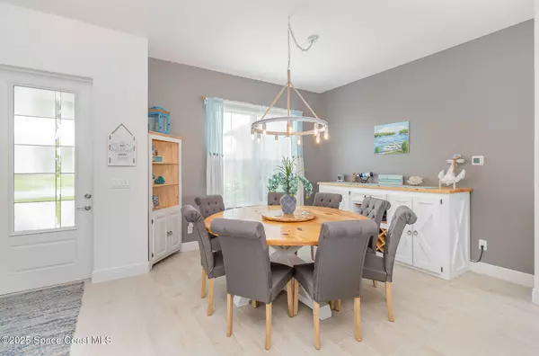 718 Lyndall LN, Palm Bay, FL 32905