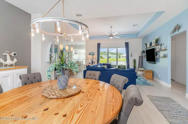 718 Lyndall LN, Palm Bay, FL 32905