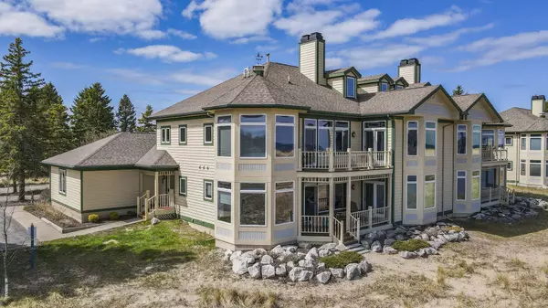 332 Lakeshore Drive, Manistee, MI 49660