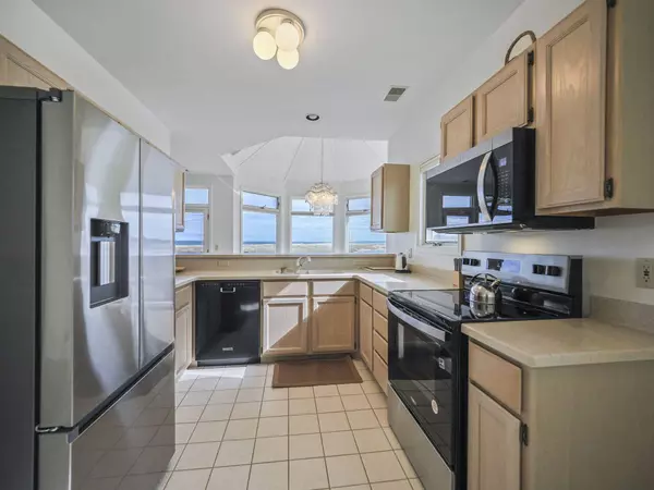 332 Lakeshore Drive, Manistee, MI 49660