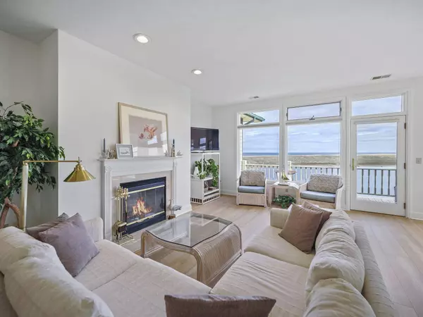 332 Lakeshore Drive, Manistee, MI 49660