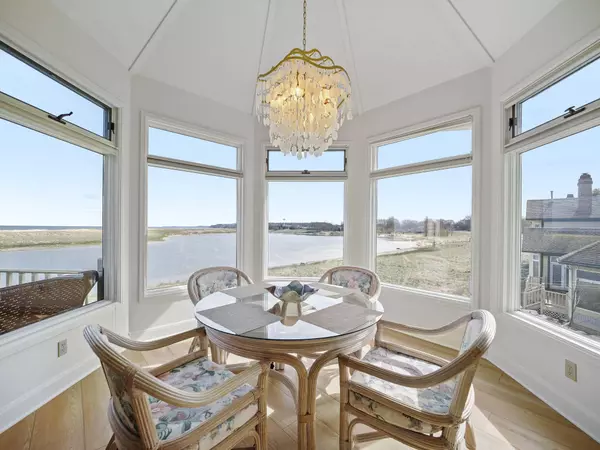 332 Lakeshore Drive, Manistee, MI 49660