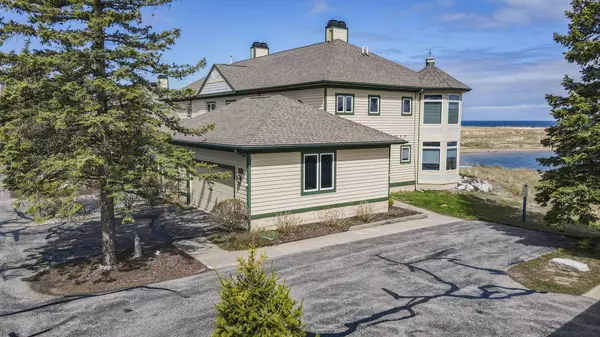 332 Lakeshore Drive, Manistee, MI 49660