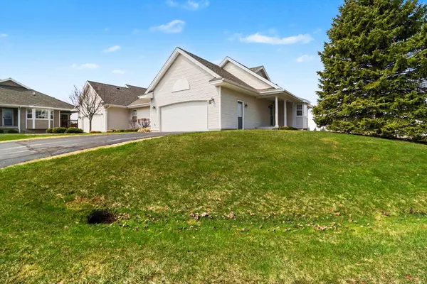 210 S Lighthouse Way, Manistee, MI 49660