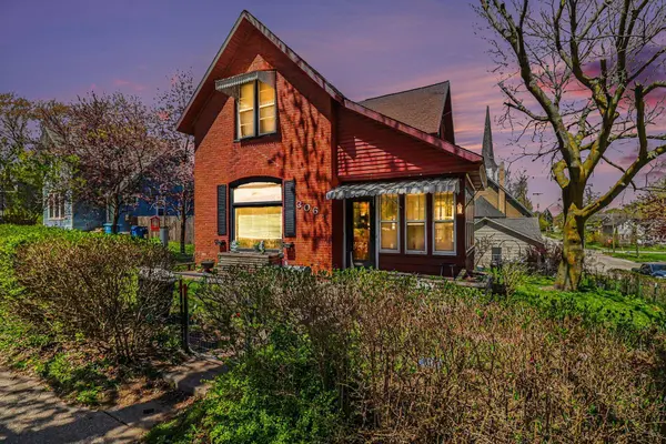 306 5th Street, Manistee, MI 49660