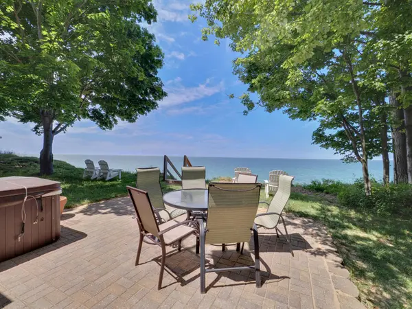 4616 W Fox Farm Road, Manistee, MI 49660