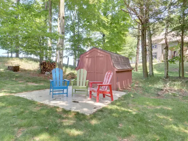 4616 W Fox Farm Road, Manistee, MI 49660