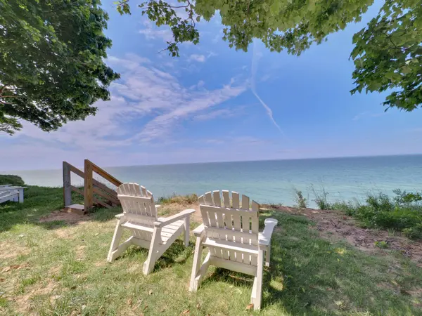 4616 W Fox Farm Road, Manistee, MI 49660