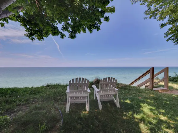 4616 W Fox Farm Road, Manistee, MI 49660