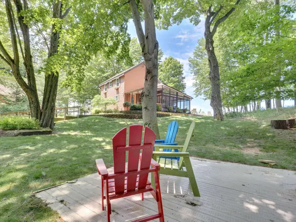 4616 W Fox Farm Road, Manistee, MI 49660