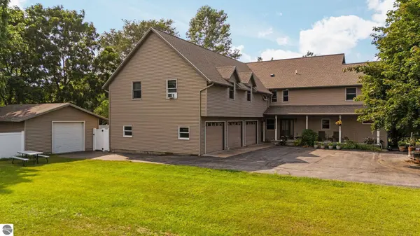 211 Bluff Avenue, Eastlake, MI 49626